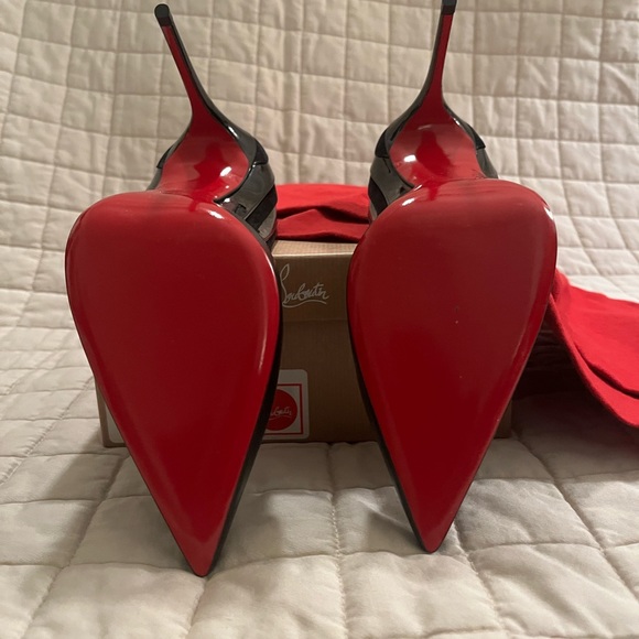NEVER WORN Christian Louboutin Super Pump with dust covers and box. - Picture 4 of 7